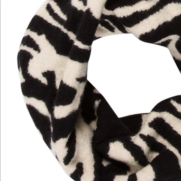 Sandro Patterned wool- Blend snood - Picture 4 of 7